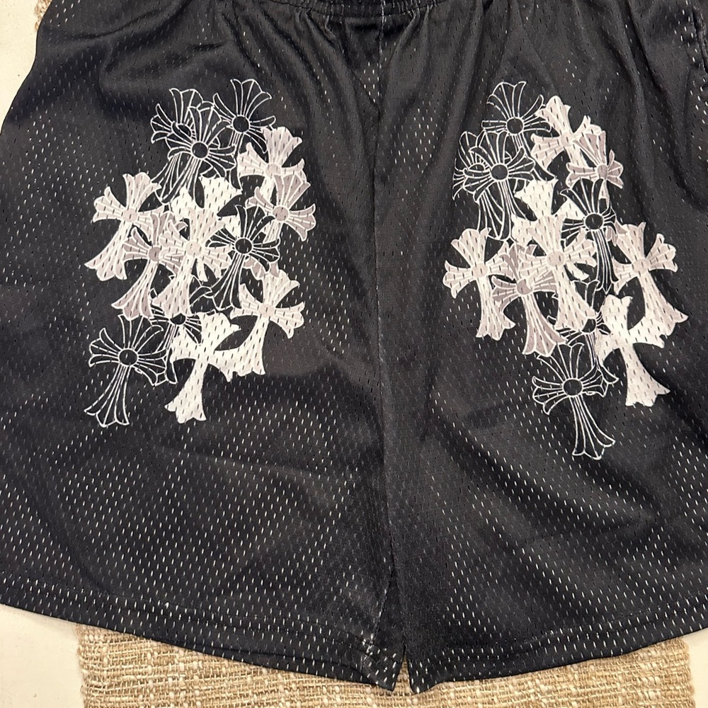 Black Floral men’s  L Mesh Shorts